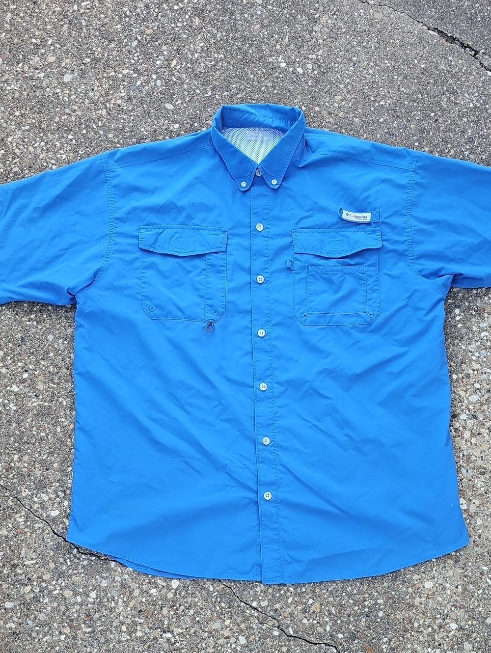 Columbia Men’s Bright Blue Short-Sleeve Button-Down Fishing Shirt